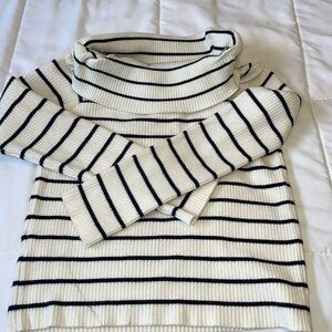 NWOT- H&M off the shoulder cow neck sweater. Sz . L